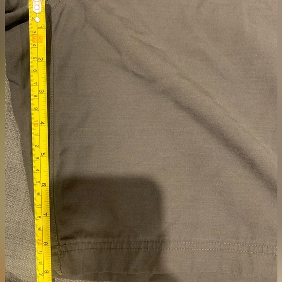 Men’s Lululemon Commision Classic Fit Shorts 36 waist - Picture 7 of 8